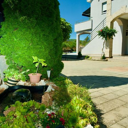 Apartment Lana Bristivica Bagian luar foto