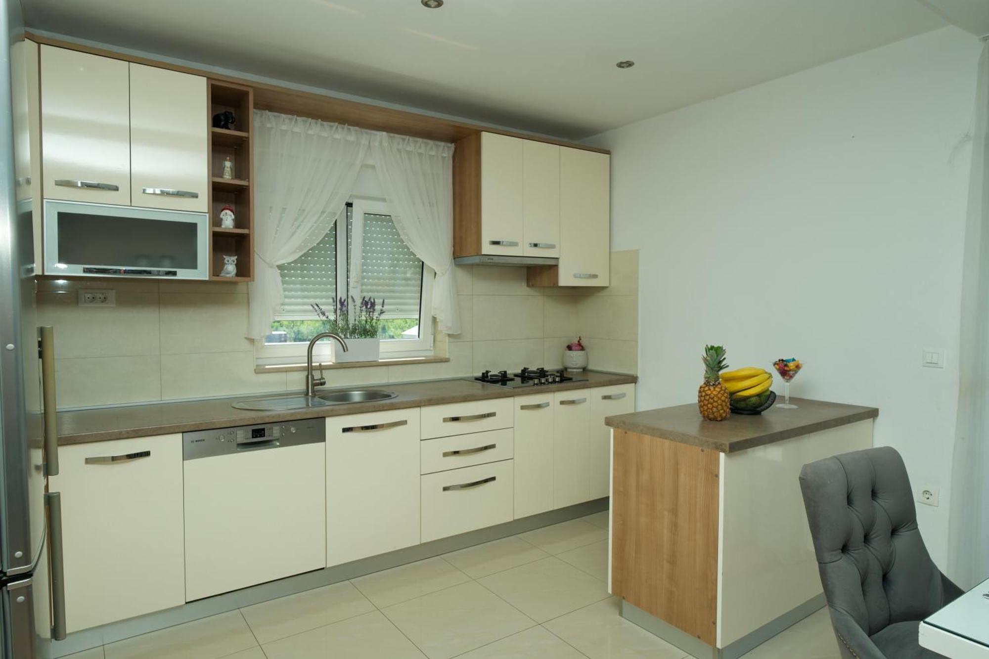 Apartment Lana Bristivica Bagian luar foto