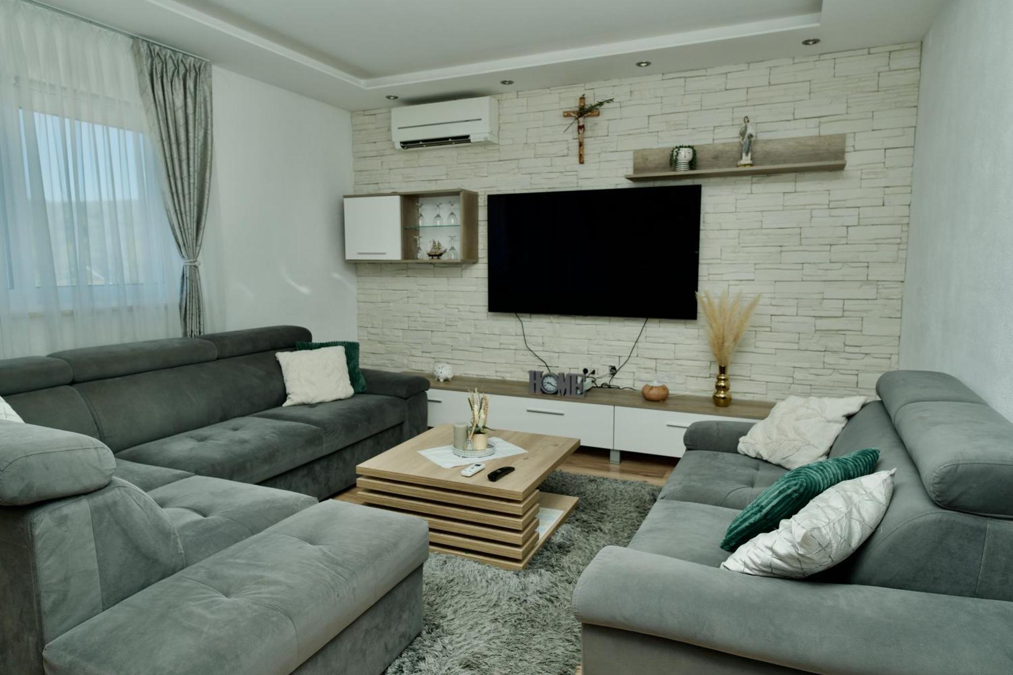 Apartment Lana Bristivica Bagian luar foto