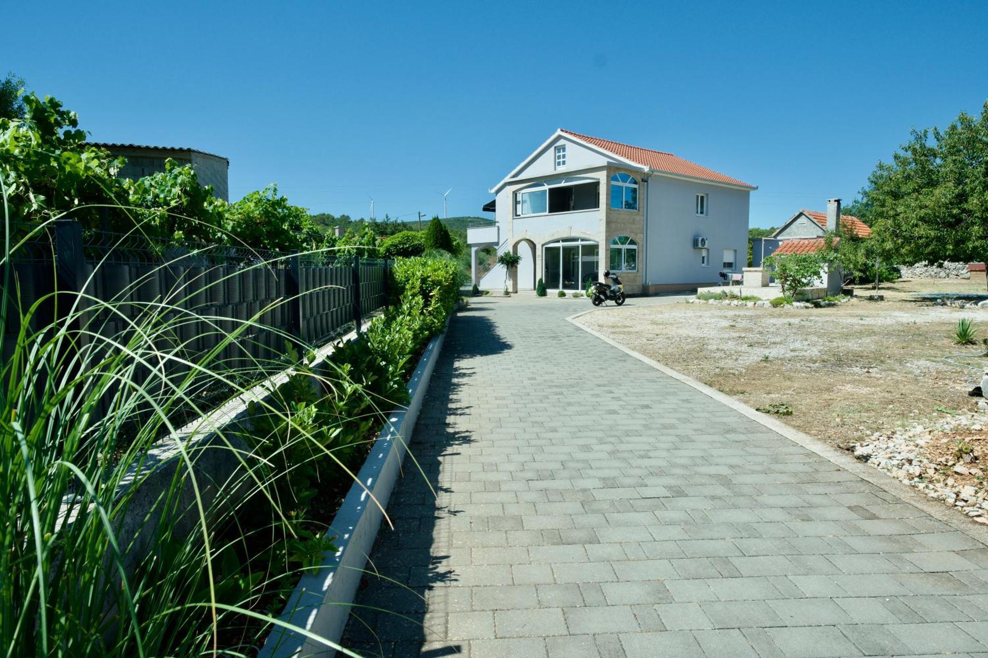 Apartment Lana Bristivica Bagian luar foto