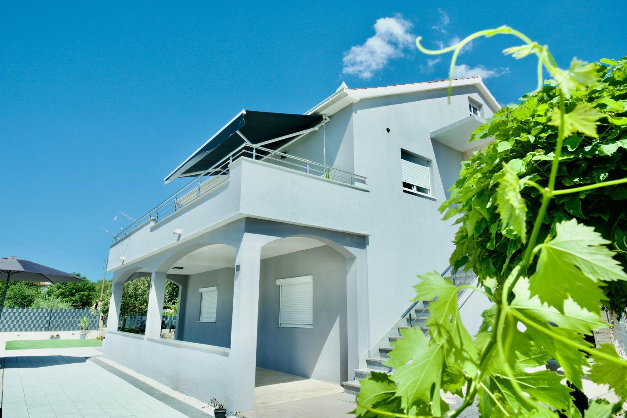 Apartment Lana Bristivica Bagian luar foto