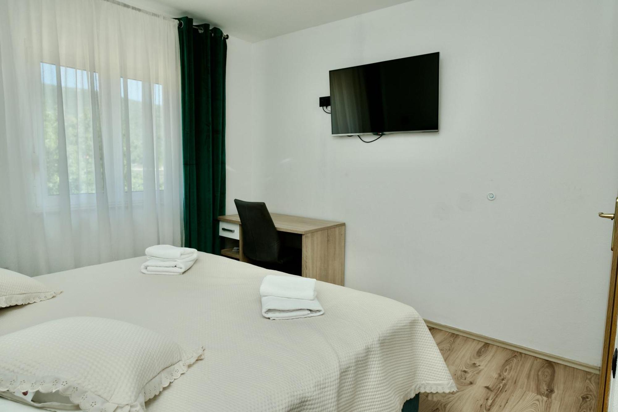 Apartment Lana Bristivica Bagian luar foto
