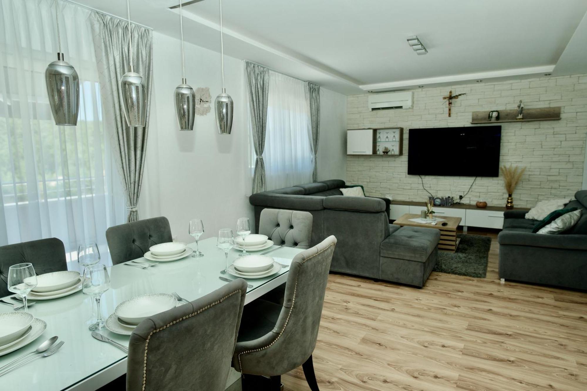 Apartment Lana Bristivica Bagian luar foto