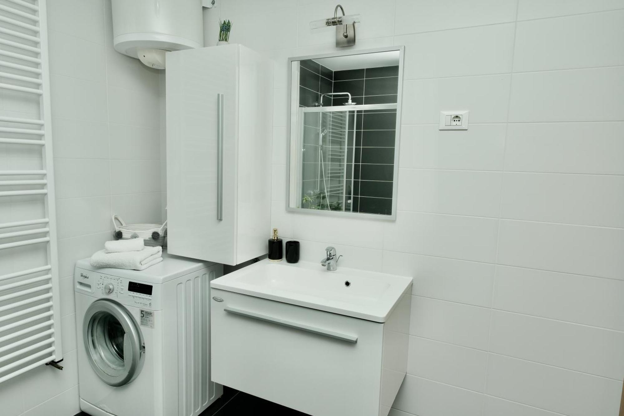 Apartment Lana Bristivica Bagian luar foto