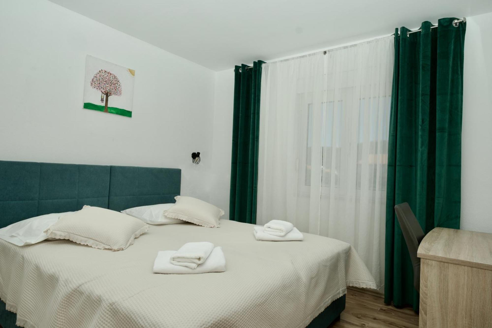 Apartment Lana Bristivica Bagian luar foto